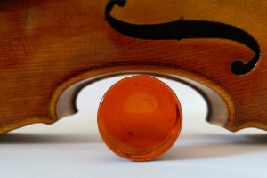 violin with rosin